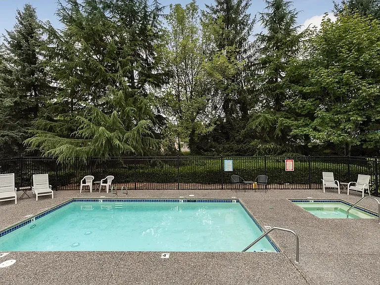 Swimming pool & Jaccuzi