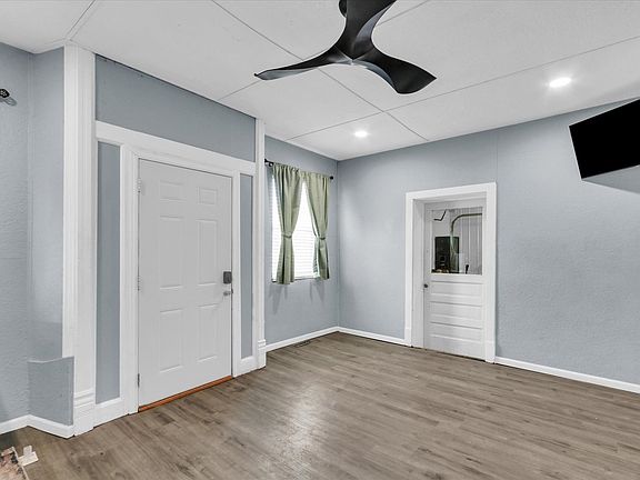 4th image of 106 N Main St