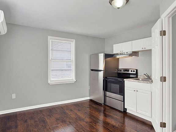 5th image of 2215 Greenwood St #B