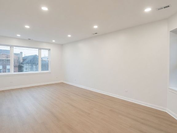 3rd image of 2553 S Central Park Ave #2A