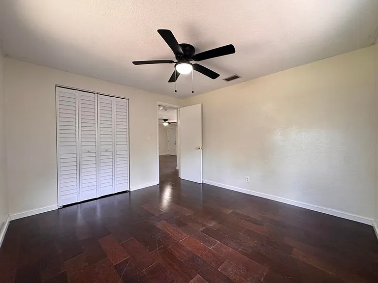535 Olive St — Photo 13