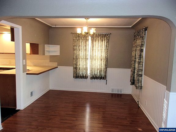 5th image of 880 Breys Ave NE