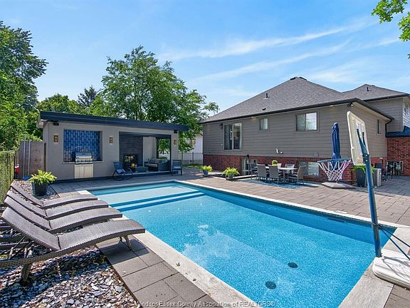 4th image of 355 Sacred Heart Dr