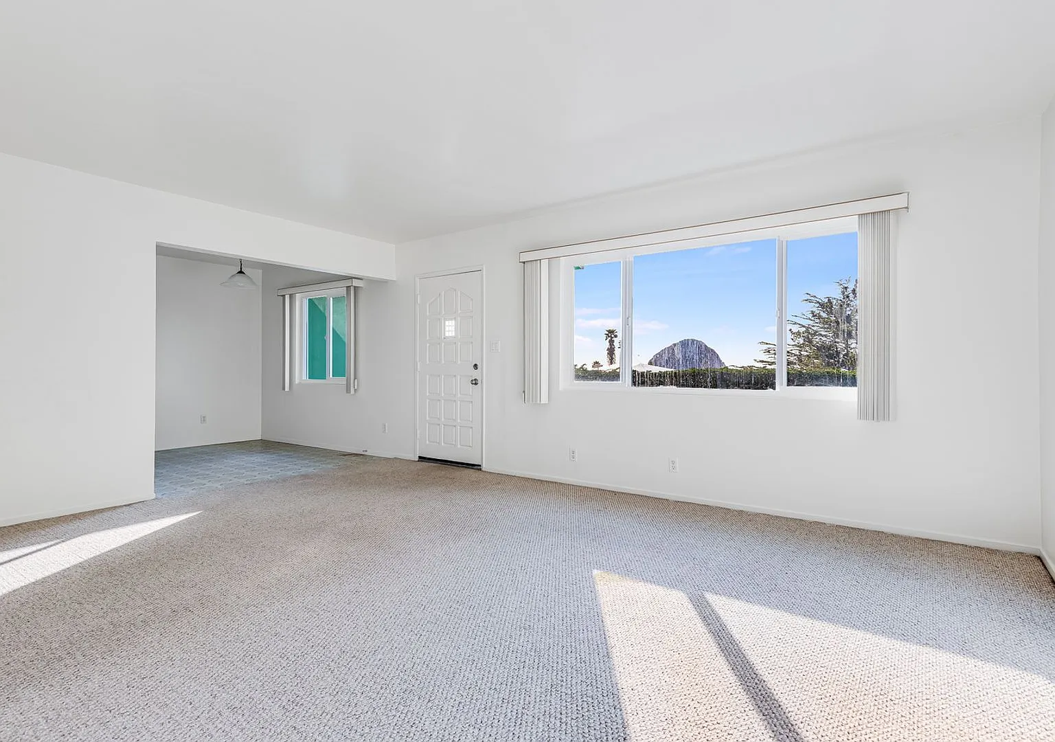 3 bedroom home in the Heights — Photo 3