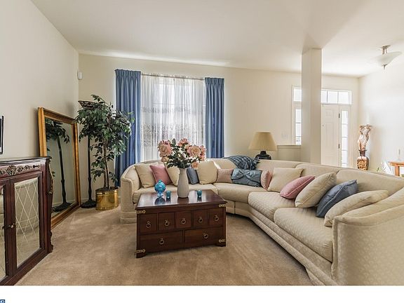 5th image of 916 Shepard Ave