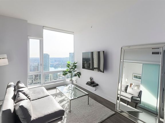 4th image of 1283 Howe St #3905