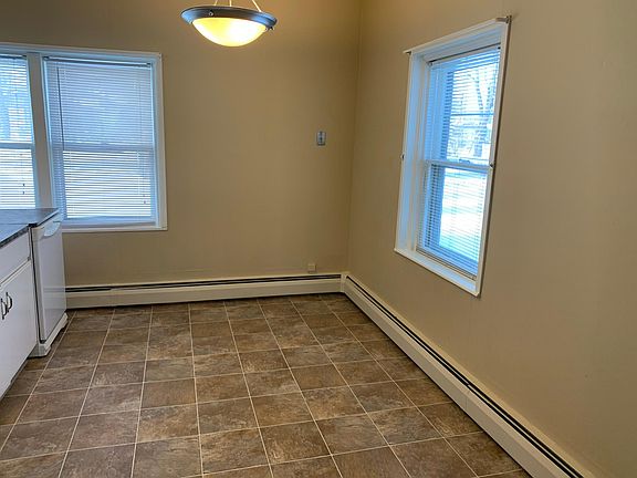 4th image of 3245 Oak St APT A