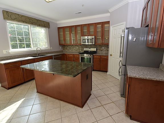 3rd image of 2711 Summers Ridge Dr