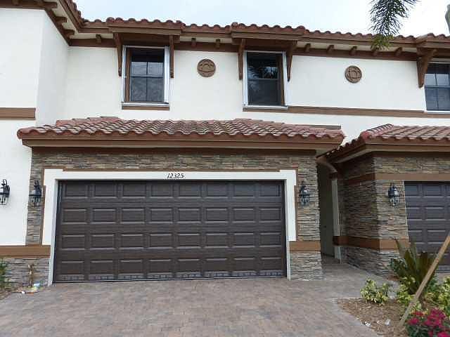 1st image of 12325 S Village Cir #12325
