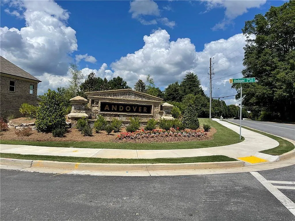 4 bed, 2.5 bath, 2804 sqft, $2,900 — Photo 3