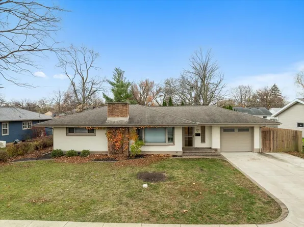 209 E Wanda Ln, Fairbury, IL 61739