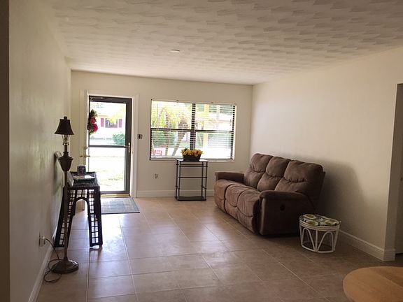 3rd image of 108 Bouganvillea Dr