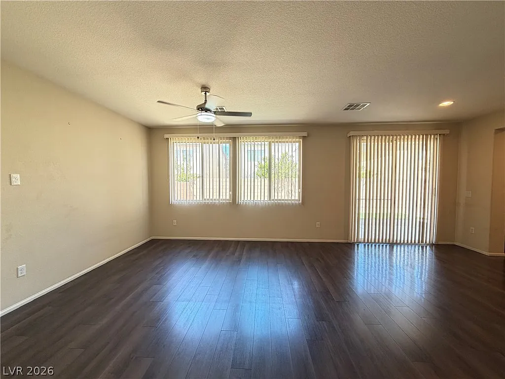 4 bed, 3.0 bath, 2275 sqft, $2,350 — Photo 4