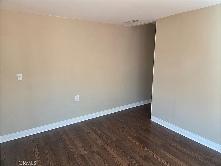 15219 Wyandotte St — Photo 17