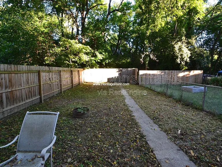 310 E 16th St — Photo 10