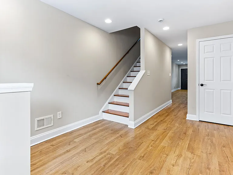 233 N Rose St — Photo 6