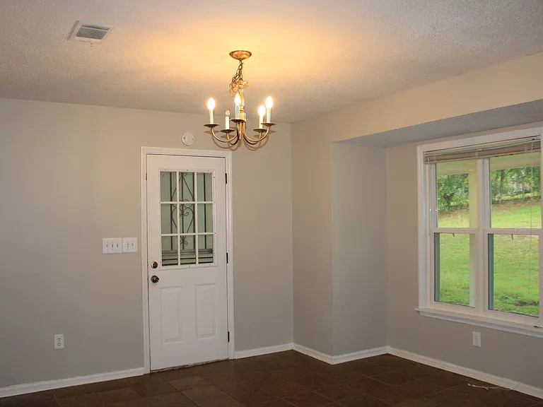 3726 Crest Dr — Photo 12