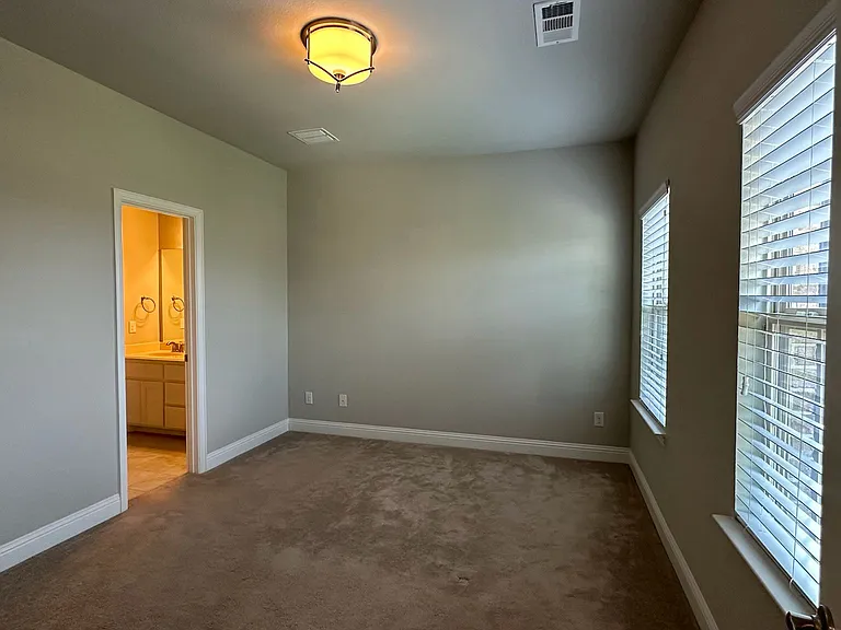 8533 Pine Valley Dr — Photo 13