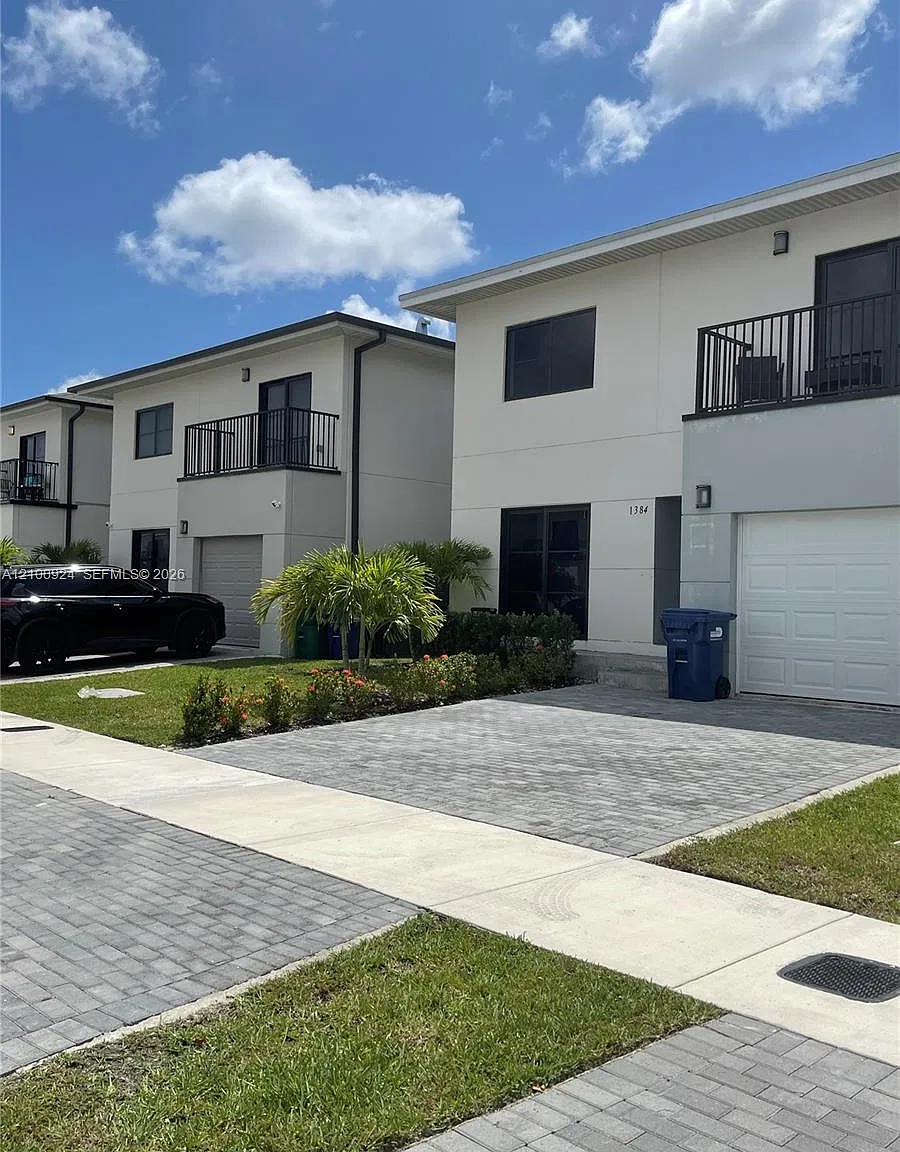 5 bed, 3.0 bath, 1810 sqft, $3,400 — Photo 3