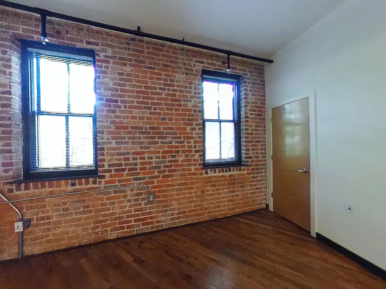 1310 W Broad St #101 — Photo 6