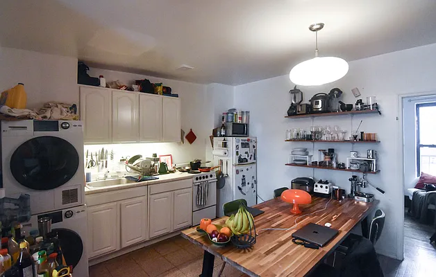 Rented by The Agency | media 18