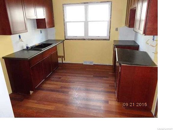 4th image of 336 Commonwealth Ave