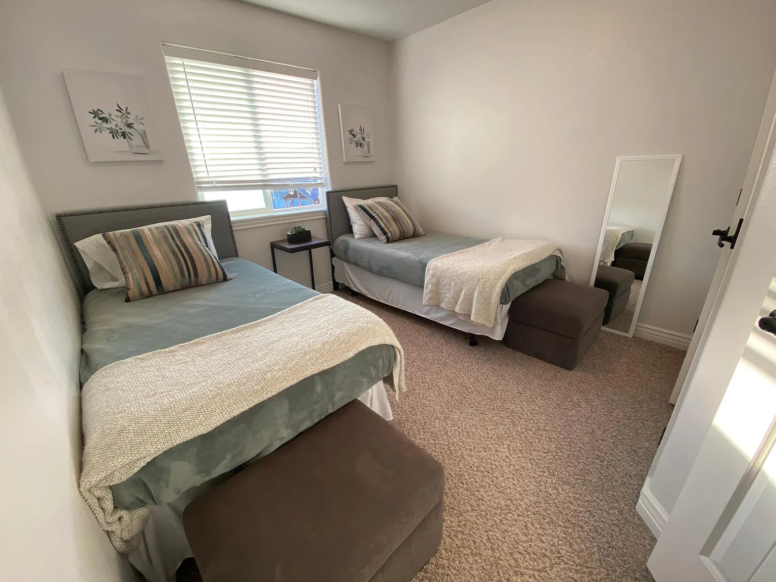 3 bed, 1.5 bath, 1300 sqft, $1,800 — Photo 1