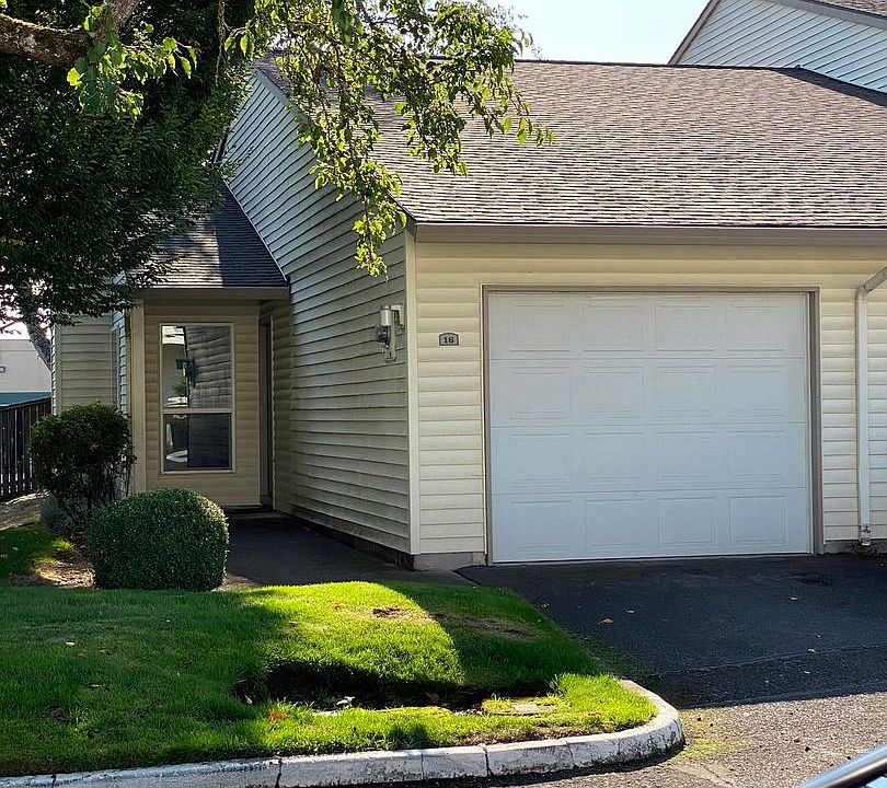 1st image of 520 SE 157th Ave Unit 16