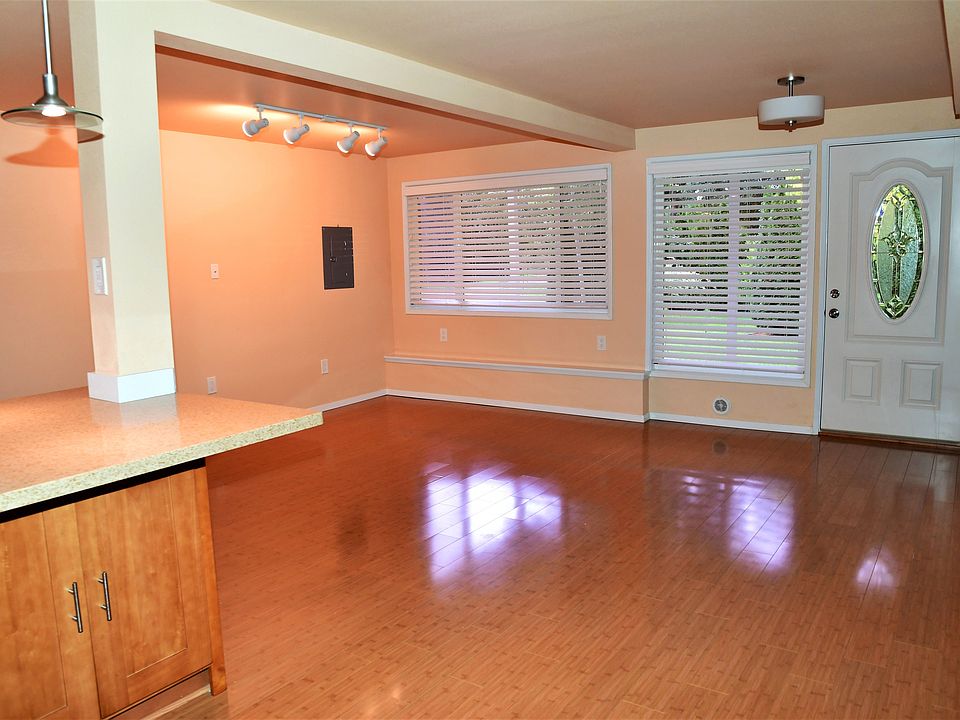 Living room and eating bar as seen from the kitchen