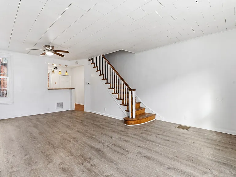 4120 N Darien St — Photo 6