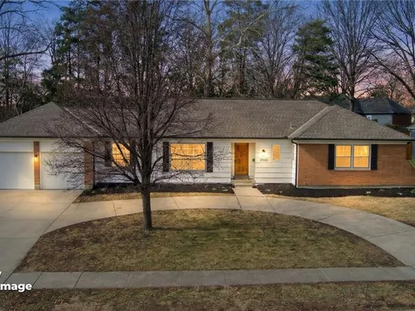 10128 Broadmoor St, Overland Park, KS 66212