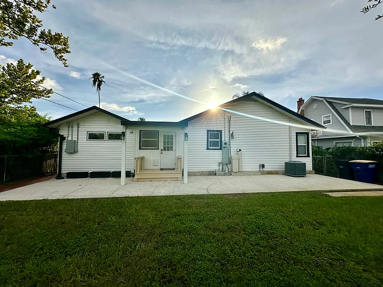 415 N Lincoln Ave — Photo 50