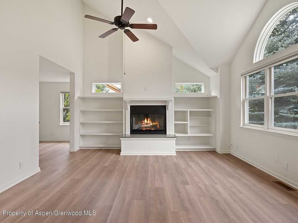 2nd image of 1007 Lauren Ln