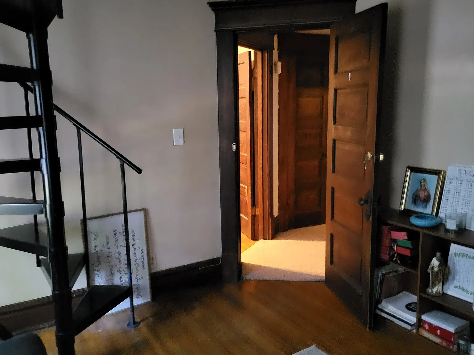5 bed, 1.5 bath, 1948 sqft, $3,500 — Photo 2