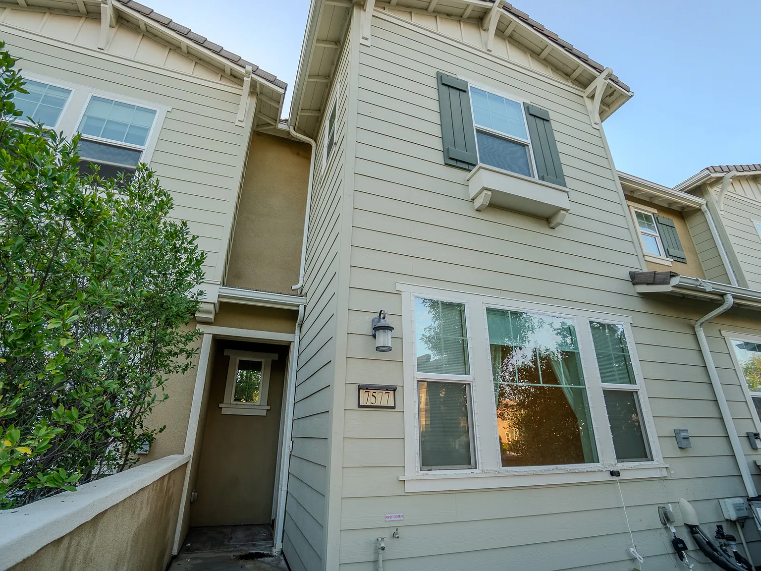 3 bed, 1463 sqft, $3,400 — Photo 1