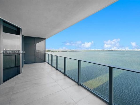 700 NE 24th St #1406