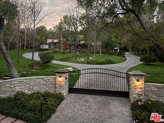 3rd image of 16001 Woodvale Rd