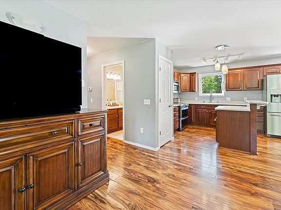 5th image of 2355 Payton Ave