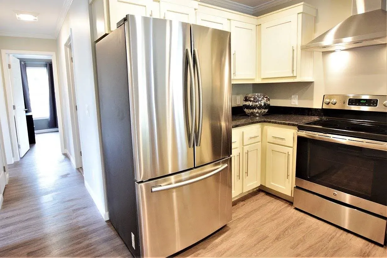 3 bed, 1200 sqft, $2,400 — Photo 4