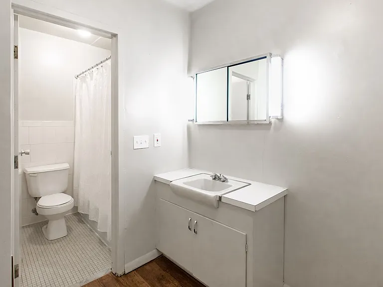 242 West Franklin Ave — Photo 13