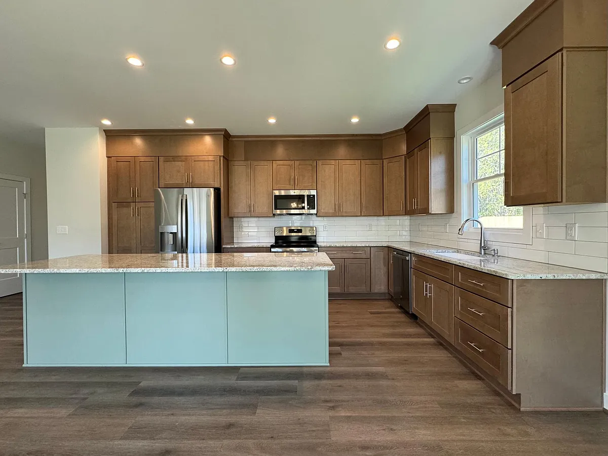 Kitchen with Large Island seating- Fridge, Stove, Microwave and Dishwasher. - 48 Baywalk Dr