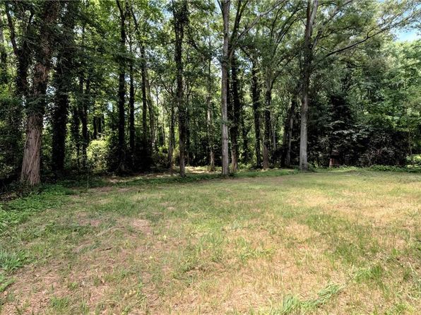 181 Bowman St, Lavonia, GA 30553