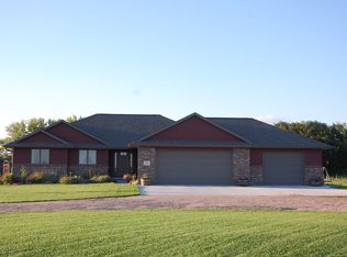 2440 E 95th St, Kearney, NE 68847
