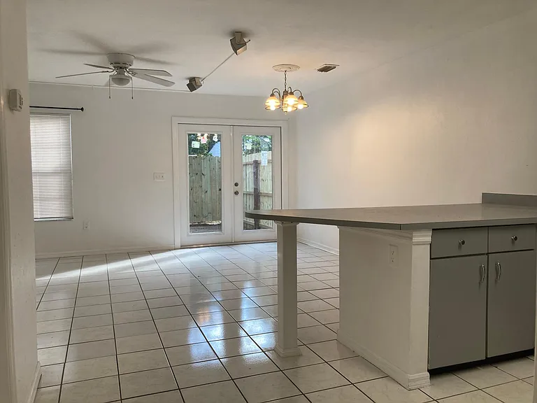 2871 SW 38th Pl — Photo 5