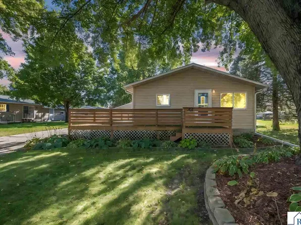 705 9th Ave NW, Waseca, MN 56093