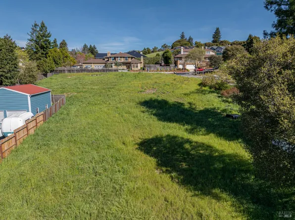 13 Dorenfeld Court, Petaluma, CA 94952