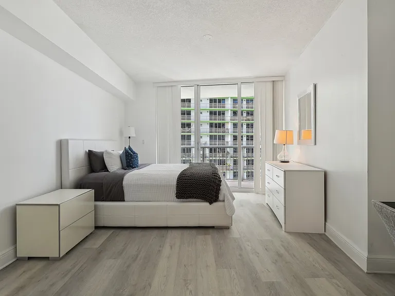 1700 N Bayshore Dr #2805 — Photo 27