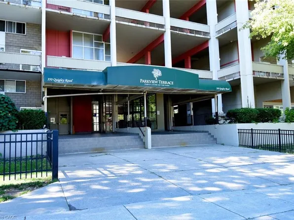 350 Quigley Rd #212, Hamilton, ON L8K 5N2