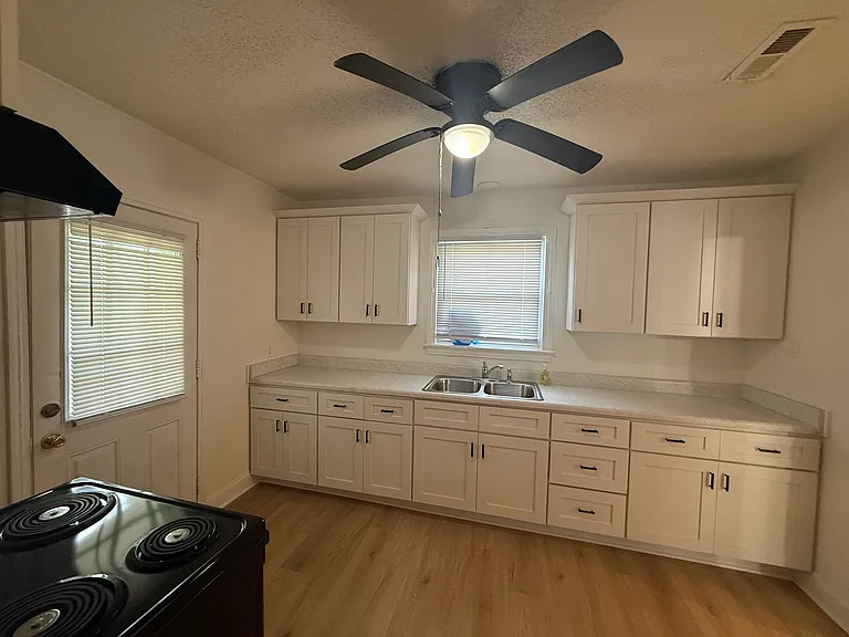 606 Greenmead Dr — Photo 5