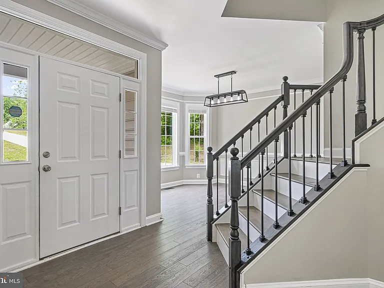 1525 Walters Ln — Photo 4
